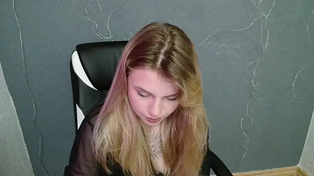 AngelicaHollywood online show from 11.23.25