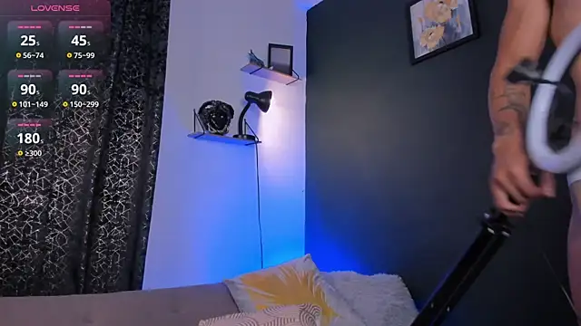 MarkSantozz online show from 10.28.25