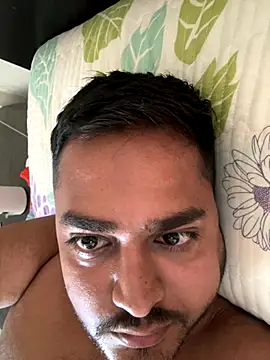 Snapshot of blrguychub chatting on 09.13.25 blrguychub online show from 09.13.25