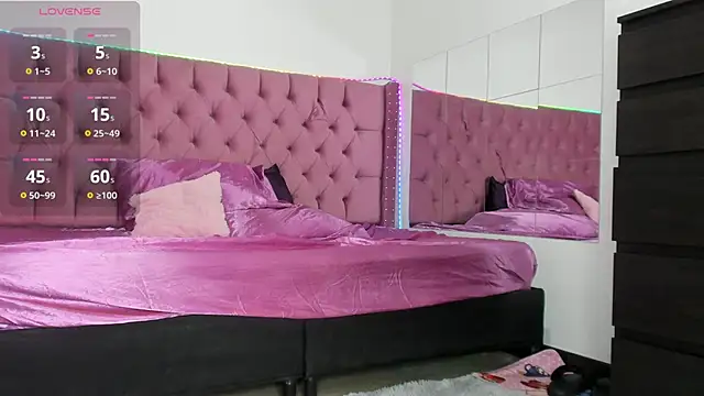 sara ramirez01 online show from 11.15.25