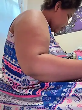 chocolate bella online show from 10.15.25