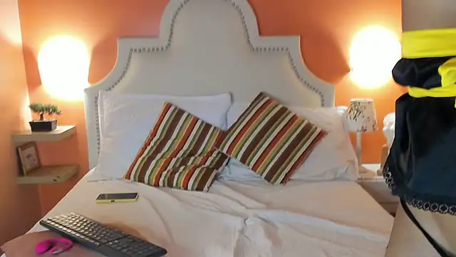 Violett Salvatore online show from 10.02.25