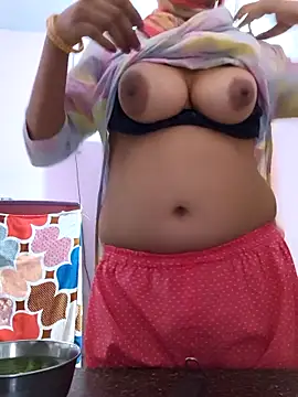 Snapshot of Love-pari077 chatting on 10.17.25 Love-pari077 online show from 10.17.25