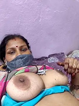 Snapshot of Love-pari077 chatting on 10.22.25 Love-pari077 online show from 10.22.25