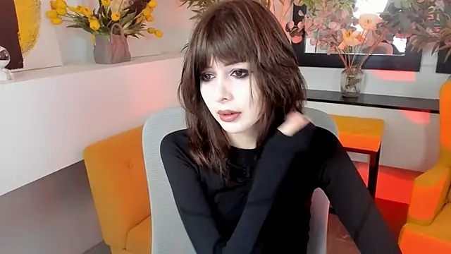 Snapshot of CrystallBloom chatting on 10.20.25 CrystallBloom online show from 10.20.25