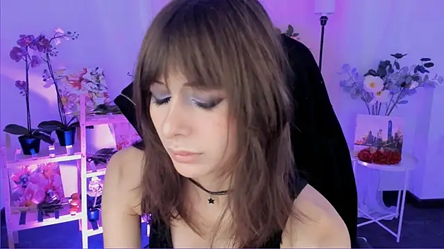 Snapshot of CrystallBloom chatting on 12.16.25 CrystallBloom online show from 12.16.25