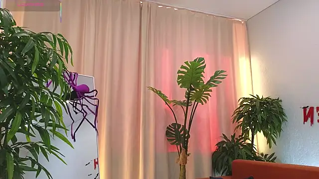 AliciaMellow online show from 10.27.25