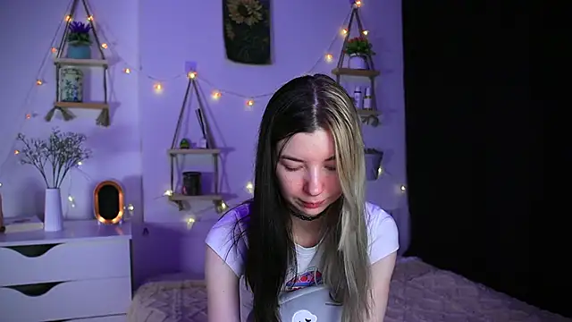 EmmieBlade online show from 10.12.25