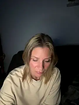 Snapshot of Lexi-Lux-X chatting on 09.21.25 Lexi-Lux-X online show from 09.21.25