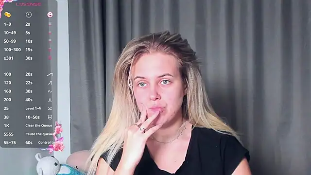 Snapshot of AngelAnty chatting on 11.03.25 AngelAnty online show from 11.03.25