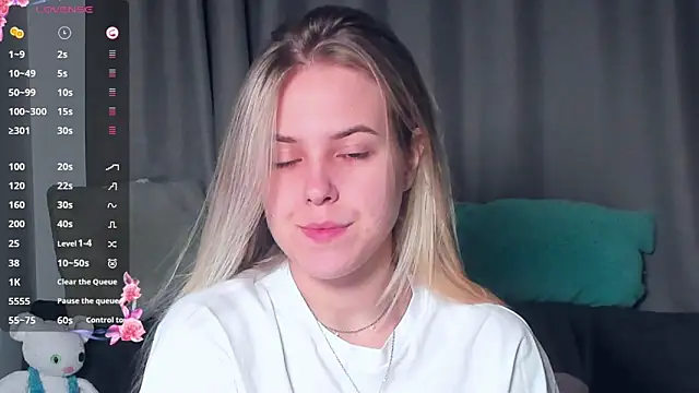 Snapshot of AngelAnty chatting on 11.06.25 AngelAnty online show from 11.06.25