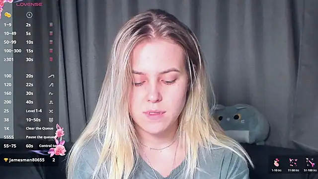 Snapshot of AngelAnty chatting on 11.09.25 AngelAnty online show from 11.09.25