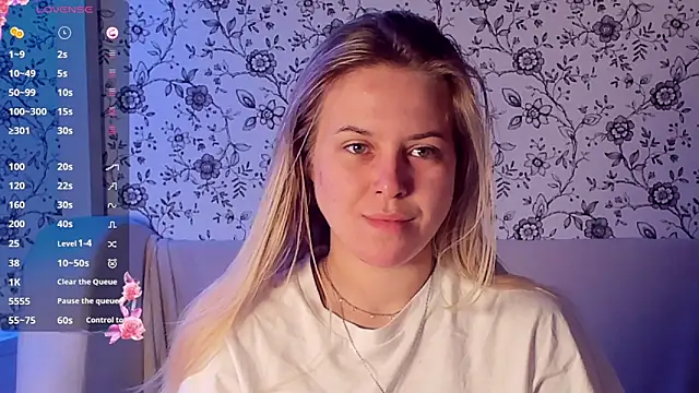 Snapshot of AngelAnty chatting on 12.01.25 AngelAnty online show from 12.01.25