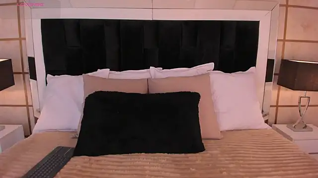 GretaVelvet online show from 12.18.25