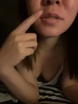 Snapshot of Lauren_778 chatting on 10.15.25 Lauren 778 online show from 10.15.25