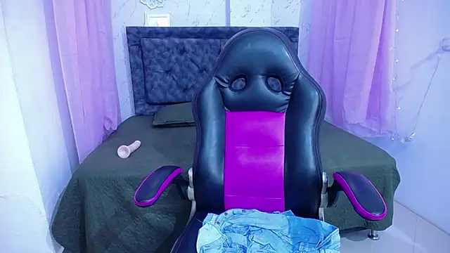 mia  thomson  online show from 09.11.25