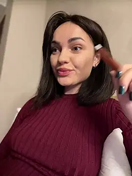 SaraLow online show from 04.17.26