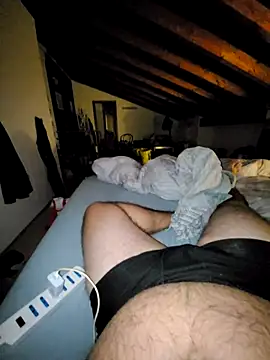 Snapshot of giova17cm chatting on 10.06.25 giova17cm online show from 10.06.25