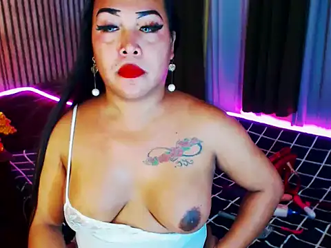 Snapshot of CumFactoryLuna chatting on 06.17.26 CumFactoryLuna online show from 06.17.26