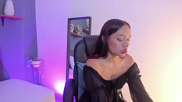 Mia Gil  online show from 10.03.25
