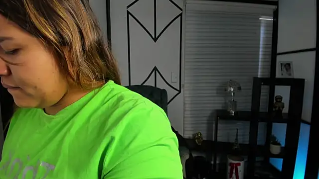 Snapshot of ElaBourn_ chatting on 10.25.25 ElaBourn online show from 10.25.25