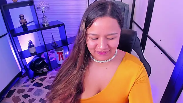 Snapshot of ElaBourn_ chatting on 11.12.25 ElaBourn online show from 11.12.25