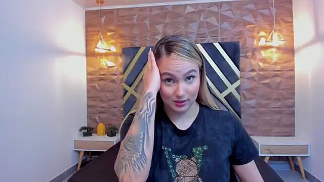 Emmaa white  online show from 01.12.26