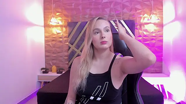 Emmaa white  online show from 02.11.26