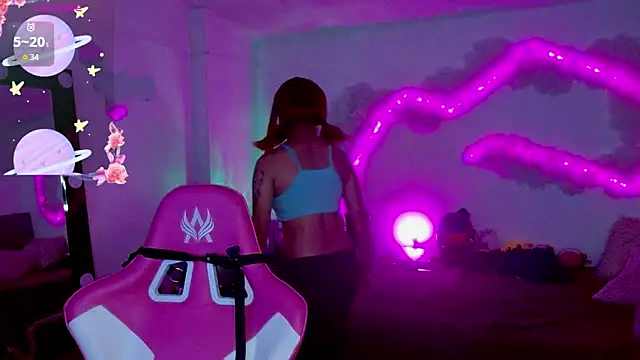 larah uwu online show from 10.10.25