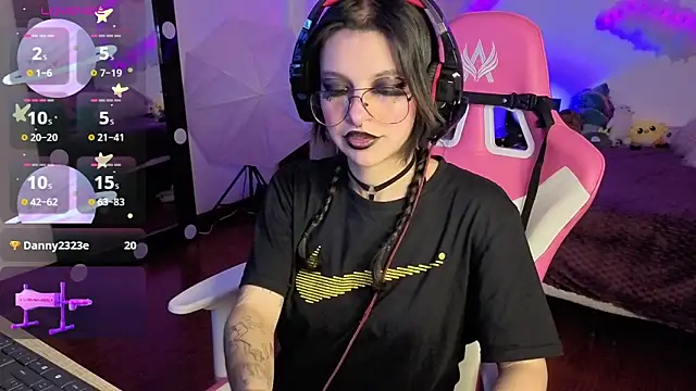 larah uwu online show from 12.04.25