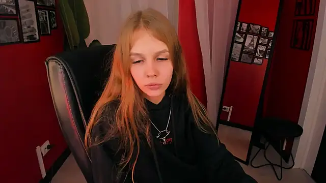 Snapshot of Selen_hells_weet chatting on 09.20.25 Selen hells weet online show from 09.20.25