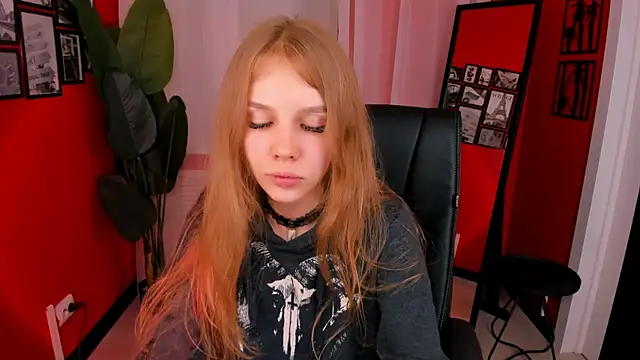 Snapshot of Selen_hells_weet chatting on 09.21.25 Selen hells weet online show from 09.21.25