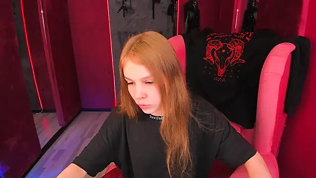 Snapshot of Selen_hells_weet chatting on 10.05.25 Selen hells weet online show from 10.05.25