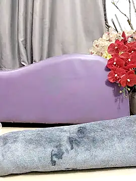 Jess-Thuy online show from 10.18.25