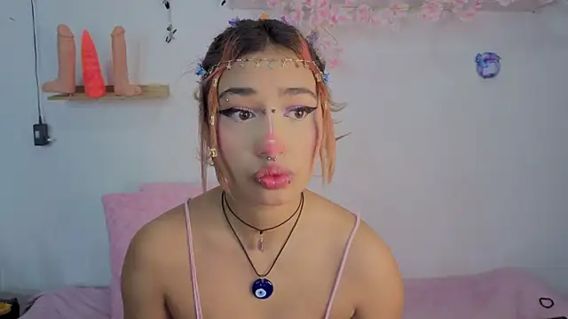 Snapshot of zoelight18 chatting on 10.25.25 zoelight18 online show from 10.25.25