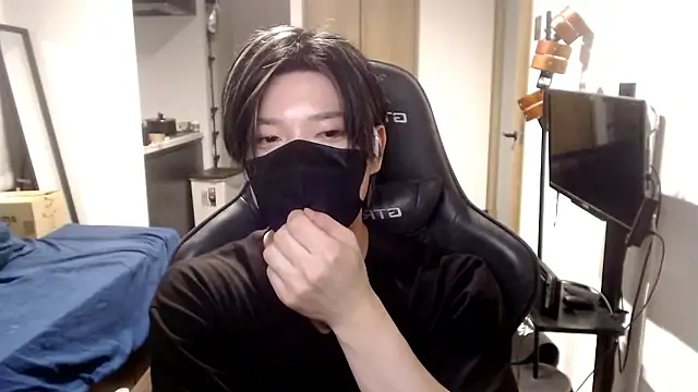 Snapshot of Mei-Tanaka chatting on 10.04.25 Mei-Tanaka online show from 10.04.25