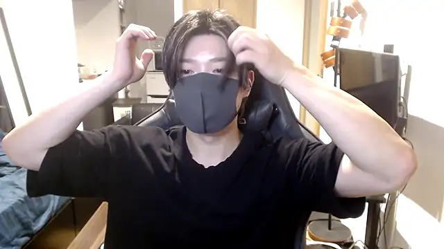 Snapshot of Mei-Tanaka chatting on 10.08.25 Mei-Tanaka online show from 10.08.25