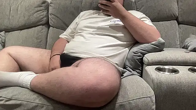 Snapshot of British_28 chatting on 09.11.25 British 28 online show from 09.11.25