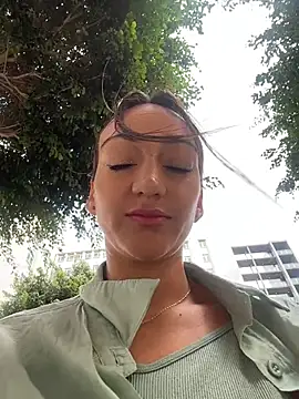 Ninabigtitied online show from 12.16.25