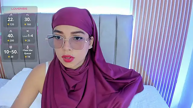 naishaa  online show from 10.24.25