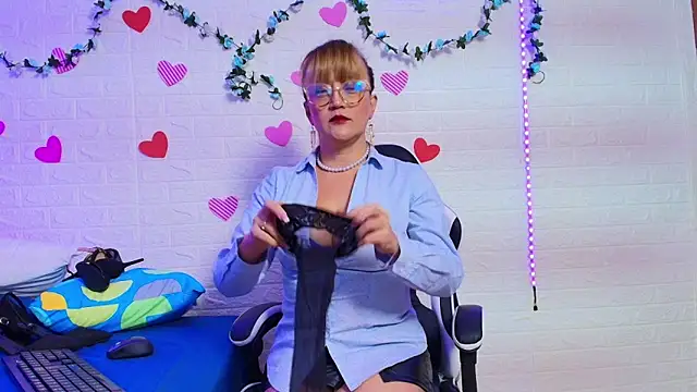 naomi diamond  online show from 10.15.25