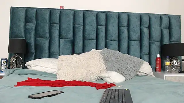 Emma Foxi online show from 11.20.25