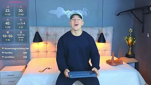 Snapshot of Horny_nick18 chatting on 10.11.25 Horny nick18 online show from 10.11.25