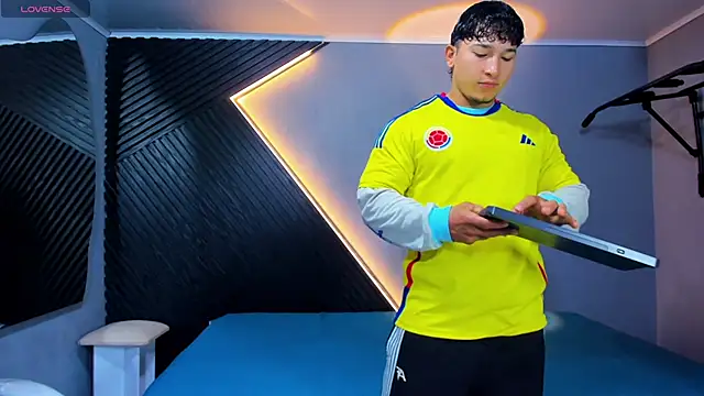 Horny nick18 online show from 04.11.26