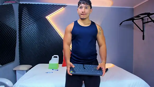 Horny nick18 online show from 04.14.26