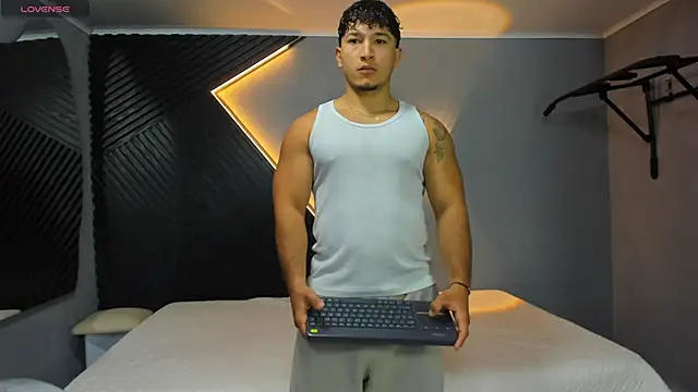 Snapshot of Horny_nick18 chatting on 04.20.26 Horny nick18 online show from 04.20.26
