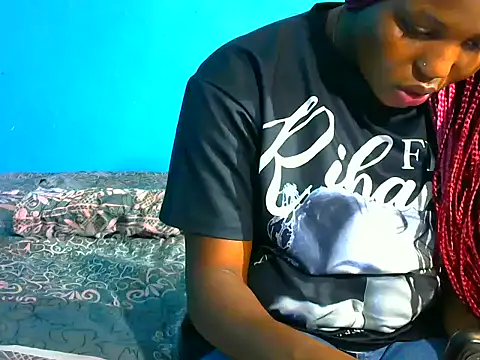 SweetHoney21  online show from 12.20.25