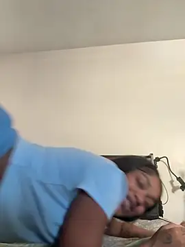 Snapshot of PrettyBabriexox chatting on 10.26.25 PrettyBabriexox online show from 10.26.25