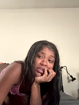 Snapshot of PrettyBabriexox chatting on 10.28.25 PrettyBabriexox online show from 10.28.25