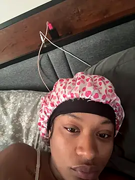 Snapshot of PrettyBabriexox chatting on 11.04.25 PrettyBabriexox online show from 11.04.25